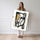 Poster & Affiche Abstrait noir et or - Trait libre et lumière chaleureuse — Vierge - poster-femme-debout — passe-partout blanc
