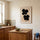 Poster & Affiche Fleurs noires minimalistes - Raffinement japonais sur beige — Décor sur-mesure (IA) — passe-partout blanc