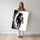 Poster Astronaute - Silhouette énigmatique en noir et blanc — Vierge - poster-femme-debout