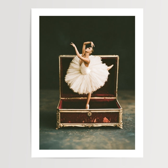 Poster Ballerine - Élégance figée et écrin précieux — Vierge - poster-presentation-produit — passe-partout blanc