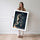 Poster Call of Duty Soldat Voxel - Surgi d'un portail de lumière — Vierge - poster-femme-debout — passe-partout blanc