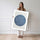 Poster Calligraphie arabe - Cercle bleu aux arabesques apaisantes — Vierge - poster-femme-debout — passe-partout blanc
