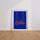 Poster Calligraphie kufique - Bleu profond et lumière dorée — Vierge - living-room — passe-partout blanc