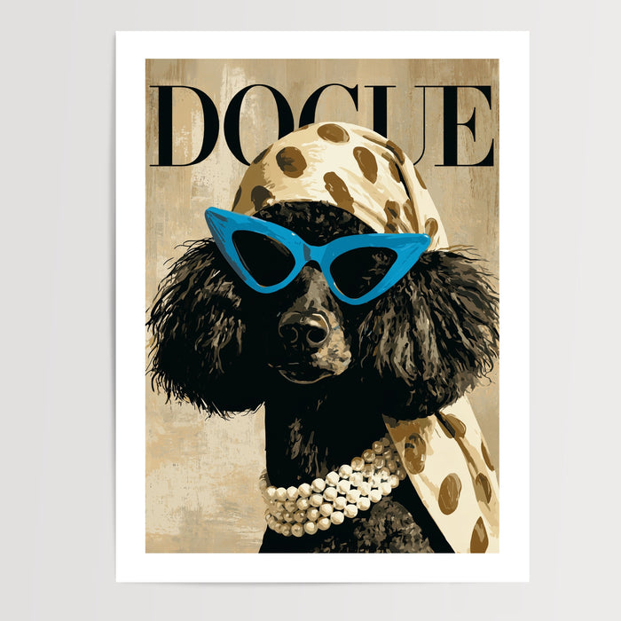 Poster Caniche glamour - Foulard léopard et lunettes bleues avec humour — Vierge - poster-presentation-produit — passe-partout blanc