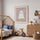 Poster chambre enfant Petit fantôme - Présence douce et complice — Décor sur-mesure (IA) — passe-partout blanc