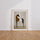 Poster Cheval minimaliste - Silhouette douce et sereine au naturel — Vierge - living-room — passe-partout blanc
