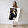 Poster Femme africaine - Or et ébène, regard qui vous fixe — Vierge - poster-femme-debout — passe-partout blanc