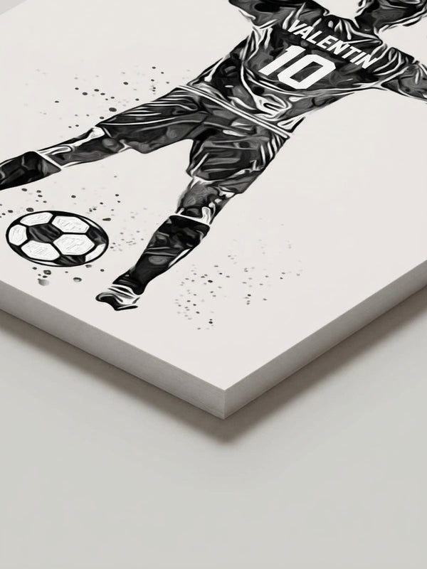 Gros plan sur le papier épais d'un poster de foot personnalisé, impression nette du dessin monochrome