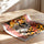 Poster Guépard à pois - Fauve chic aux teintes girly — Vierge - poster-enroullé — passe-partout blanc