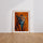 Poster Guépard - Regard fauve sur fond orange audacieux — Vierge - living-room — passe-partout blanc