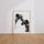 Poster Guépards mère et petit - Tendresse sauvage en noir et blanc — Vierge - living-room — passe-partout blanc