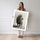 Poster Lion - Puissance tranquille et regard majestueux en noir et blanc — Vierge - poster-femme-debout — passe-partout blanc