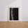 Poster mural Barque rouge - Éclat solitaire sur mer sombre — Vierge - living-room — passe-partout blanc