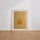 Poster Oiseaux au crépuscule - Envol doré dans la lumière du soir — Vierge - living-room — passe-partout blanc