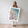 Poster Plage aux parasols - Mer turquoise et lumière d'été — Vierge - poster-femme-debout — passe-partout blanc