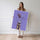 Poster Pop art violet - Une cuisine pleine d'énergie et de gaieté — Vierge - poster-femme-debout