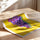Poster Raisin pop art - Grappe violette et jaune soleil façon carrelage rétro — Vierge - poster-enroullé — passe-partout blanc
