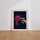 Poster Revolver aux roses - Élégance noire et floral surprenant — Vierge - living-room — passe-partout blanc