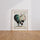 Poster Sœurs - Tendresse pastel et amour fraternel — Vierge - living-room — passe-partout blanc