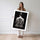 Poster Samouraï - Un dos tatoué entre force et silence — Vierge - poster-femme-debout — passe-partout blanc