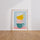 Poster Tasses colorées - Douceur d'un rituel matinal — Vierge - living-room — passe-partout blanc