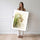 Poster Tiges de riz - Reflets dorés et feuillage de jade — Vierge - poster-femme-debout — passe-partout blanc