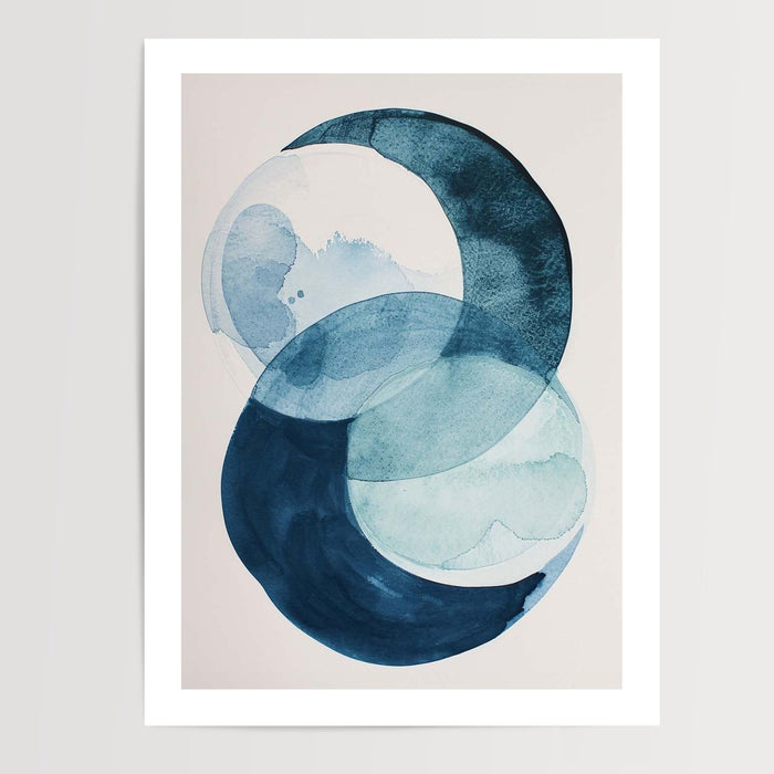 Poster Étreinte aquatique - Cercles bleus et douceur apaisante — Vierge - poster-presentation-produit — passe-partout blanc