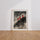 Poster Voyageurs en rouge - Montagne zen dans la brume — Vierge - living-room — passe-partout blanc