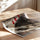 Poster Voyageurs en rouge - Montagne zen dans la brume — Vierge - poster-enroullé — passe-partout blanc