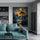 Tableau XXL paysage japonais en style vintage accroché au-dessus d'un canapé turquoise moderne.