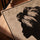 Tableau africain silhouette femme turban beige noir vintage sur table salon décoration ethnique moderne