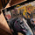 Tableau chevaux couronnés street art graffiti couleurs vives décoration salon moderne cadre chêne doré