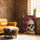 Tableau crâne roses rouges fond doré baroque moderne salon industriel mur brique fauteuil cuir camel