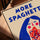 Tableau cuisine humoristique More Spaghetti Less Upssetti pop art rétro bleu rouge sur table avec cadre chêne doré