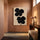 Tableau fleurs noires minimaliste fond beige décoration murale salon chambre élégante