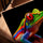 Grenouille colorée yeux rouges tableau pour bureau minimaliste