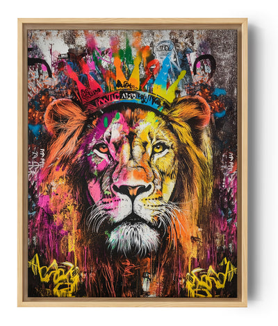 Un tableau vibrant représentant un lion coloré dans un style street art avec une couronne. Idéal pour une décoration murale moderne et audacieuse.