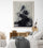 Dans la chambre, le tableau apporte une touche de calme asiatique au décor moderne.