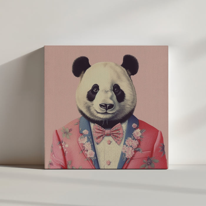 Un panda anthropomorphique en costume rose, parfait pour apporter un sens du style et de l'humour à n'importe quel espace intérieur