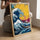 Tableau street art vague japonaise fond urbain jaune rose dans salon moderne avec cadre bois
