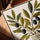 Branches d’olivier en vase tableau pour cuisine scandinave