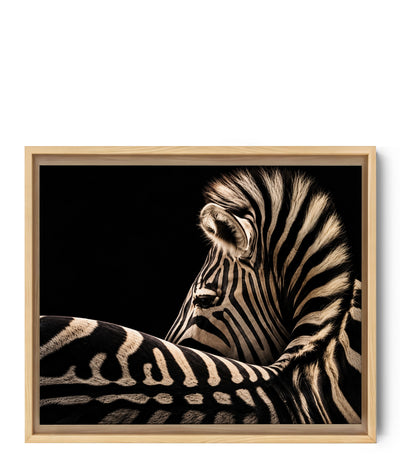 Zebra Wandbild in Schwarz-Weiß mit goldenen Streifen vor dunklem Hintergrund, edles Tierporträt