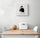 un petit tableau pour cuisine est suspendu sur le mur d'une cuisine au-dessus du coin repas
