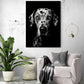 tableau chien en noir et blanc dans un salon  moderne et simple