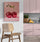 grande cuisine, mobilier rose, plante verte, fruit orange, affiche fruits décoratifs