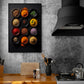 Une affiche artistique de différentes épices et herbes présentées dans des bols noirs est placée sur un mur texturé en béton, dans une cuisine moderne avec un plan de travail en bois et des ustensiles de cuisine noirs.