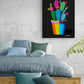 Ambiance cosy sublimée par notre tableau cactus, injectant une touche artistique colorée à la chambre.