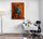 Léopard captivant, camouflé par un plaid tacheté, sur toile orange pour décorer un bureau