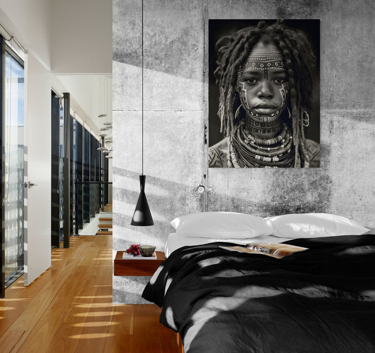 Atmosphère industrielle rehaussée par le tableau africain dans une chambre adulte de style loft