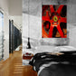 déco murale Ferrari rouge, touche audacieuse à une chambre masculine de style industriel et loft.